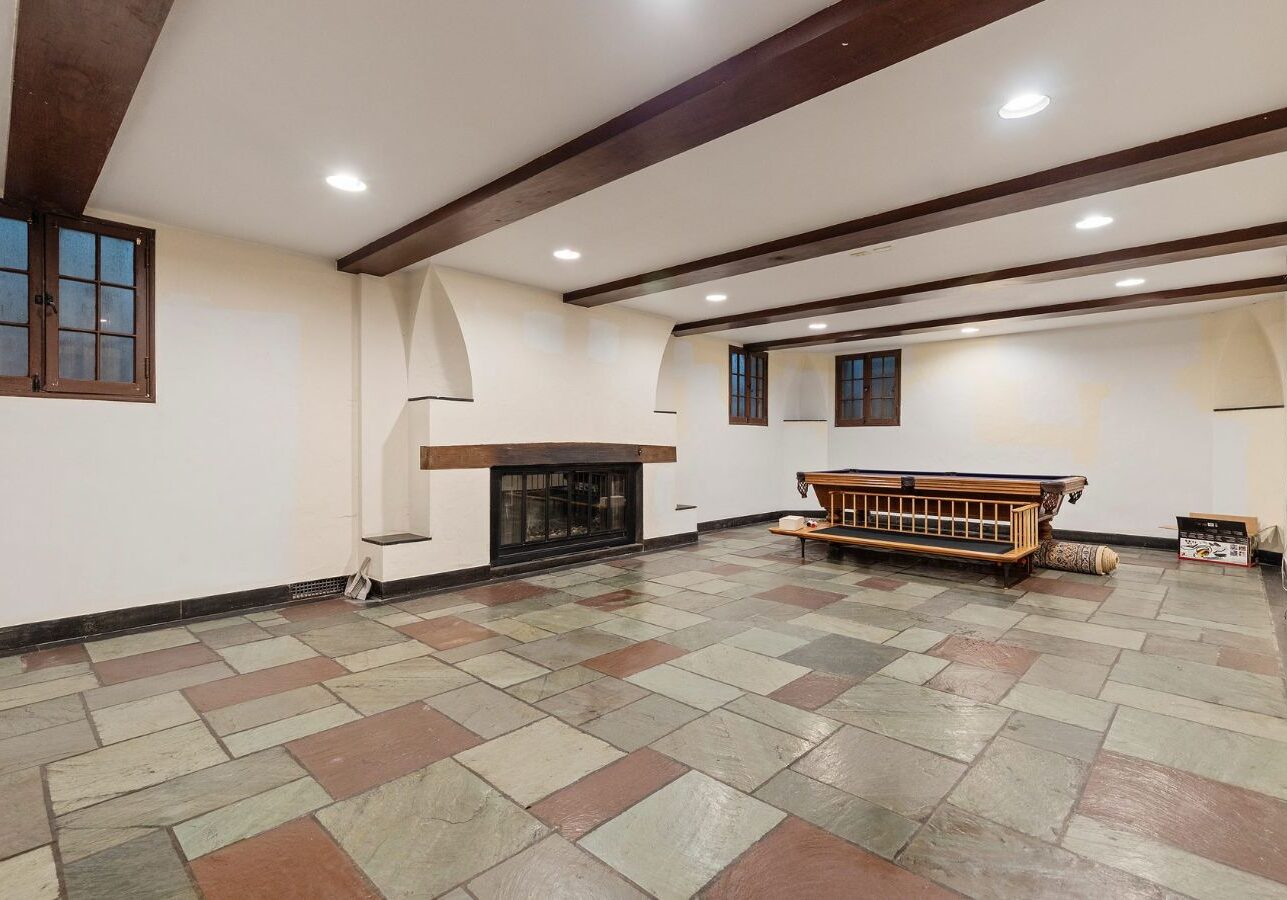 Loft Drywall & Plaster expert completing drywall repair in Butler County, PA with professional tools and craftsmanship for clean results. Drywall Repair Near Me.